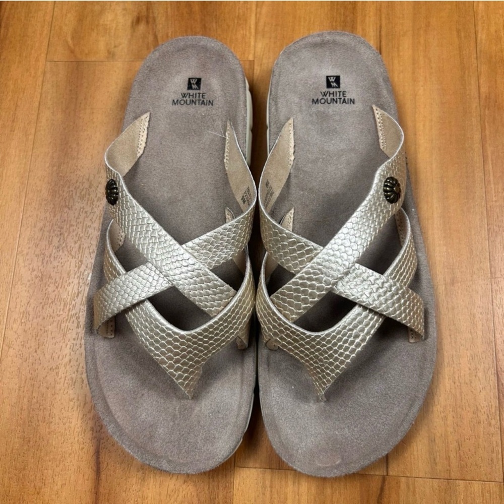 White Mountain Banksy Metallic Gold Criss
Cross Comfort Sandals Size 9
